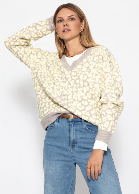 Strickpullover mit Leopardenmuster - beige-gelb von SASSYCLASSY