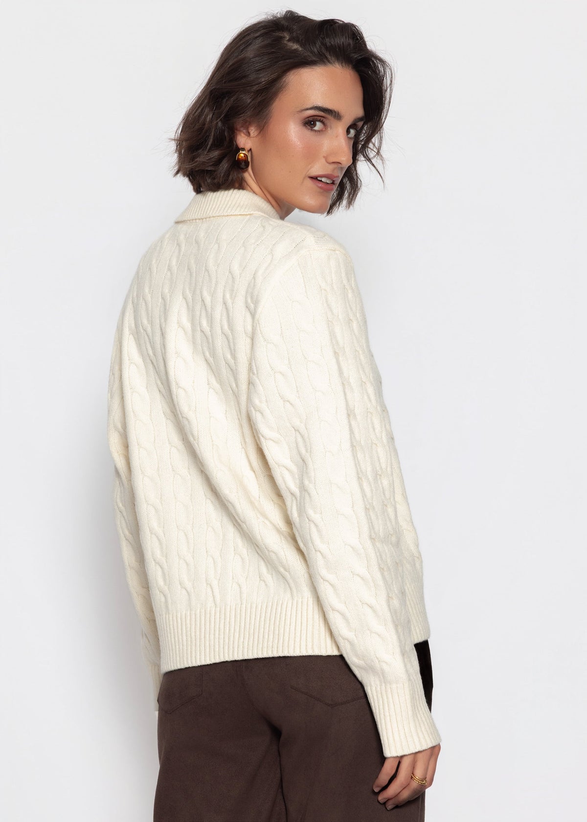 Strickpullover mit Zopfmuster und Kragen - offwhite