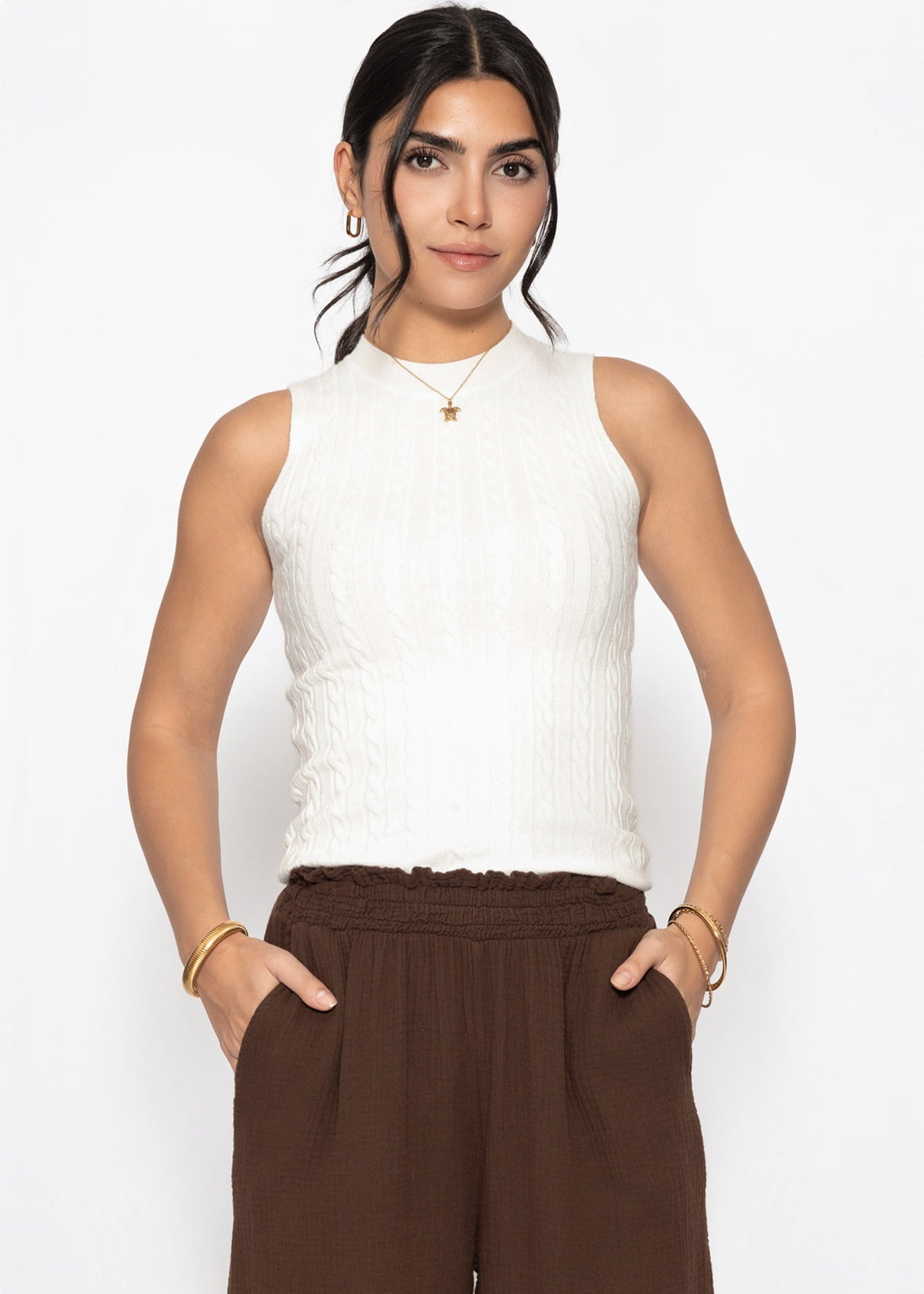 Knitted top with cable pattern - white