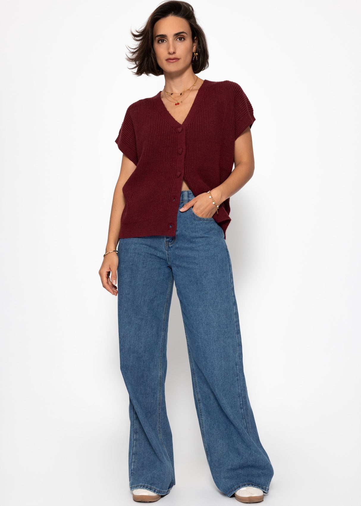 West with cardiac buttons - Burgundy