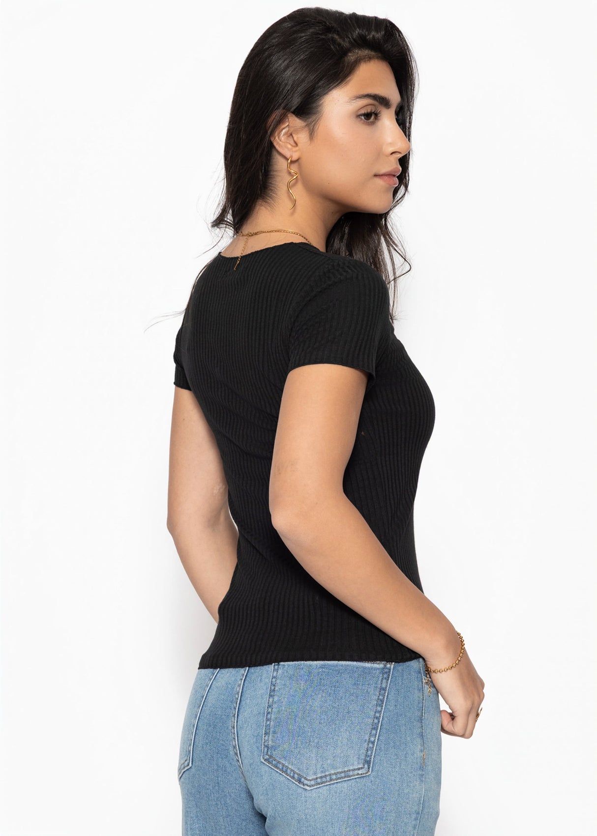 T-Shirt in geripptem Jersey - schwarz