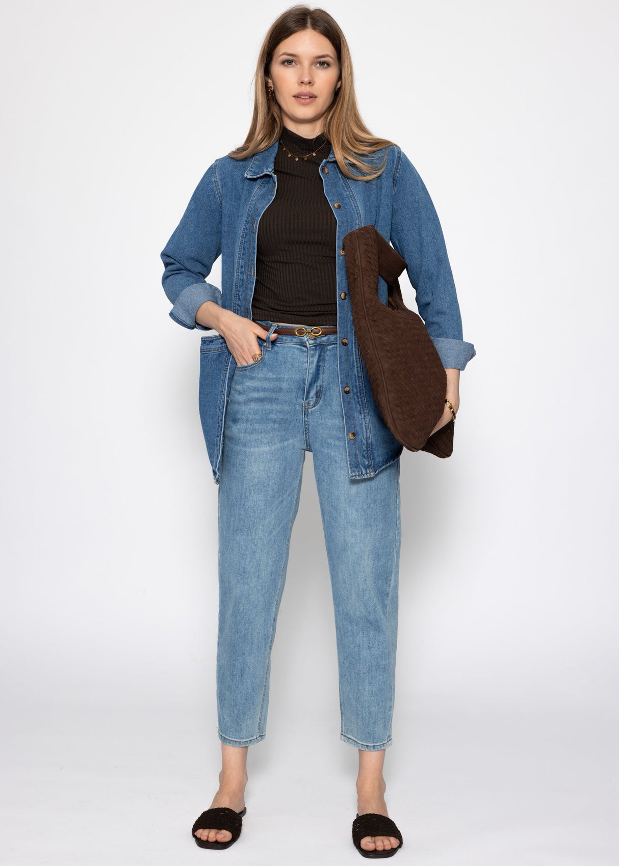 Ribbed T-shirt with stand-up collar - brown