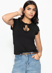 T-Shirt mit Tropfenausschnitt - schwarz