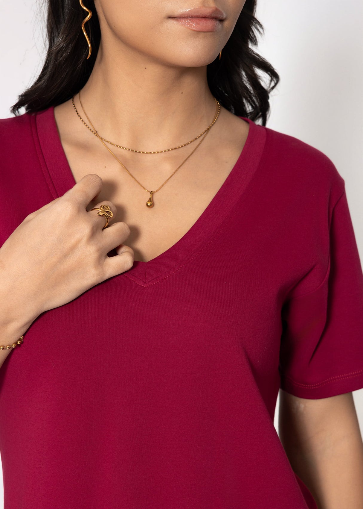 T-Shirt mit V-Ausschnitt - burgundy