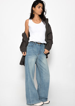 Tank top with neckline - white