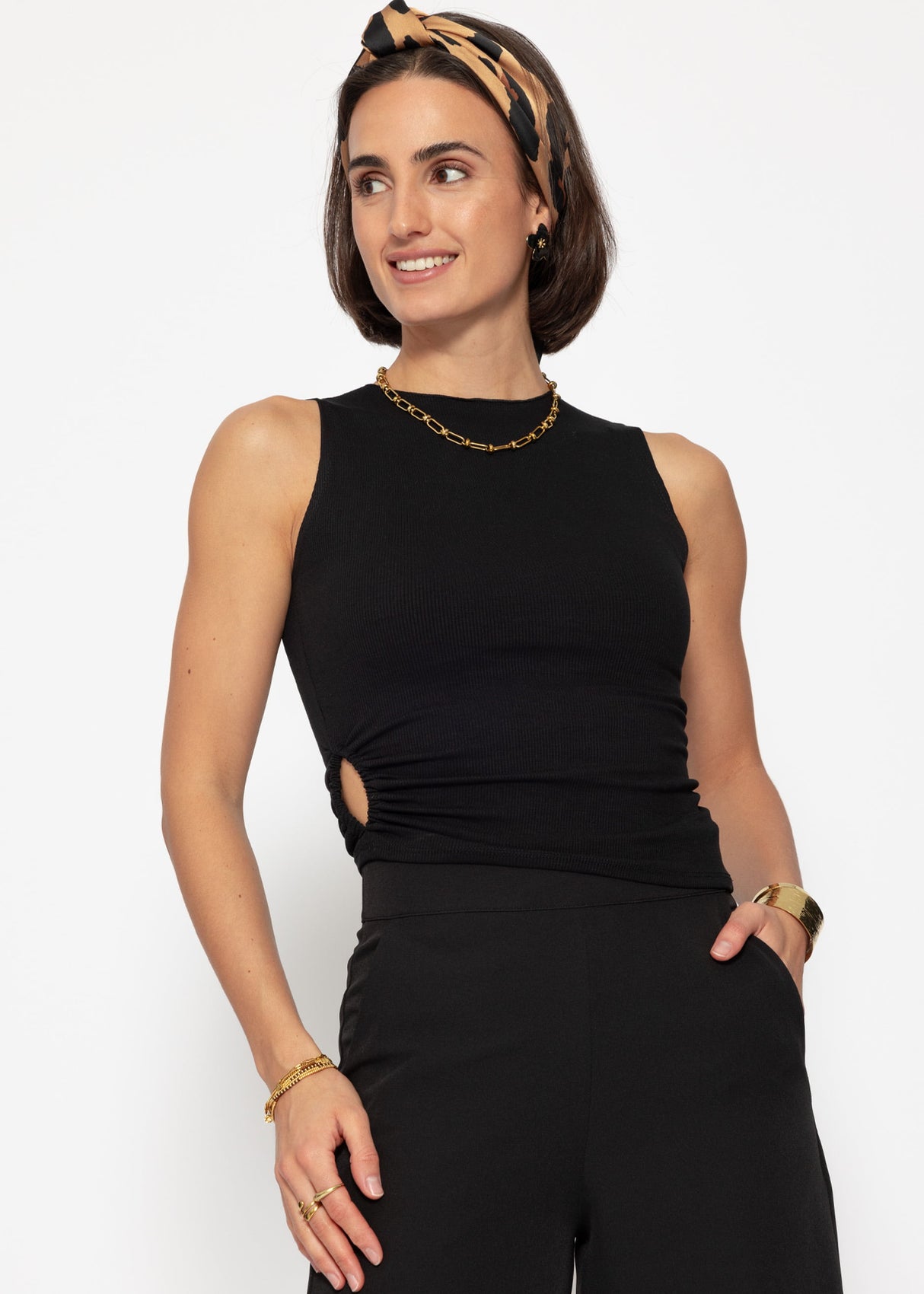 Top with ruffles - black