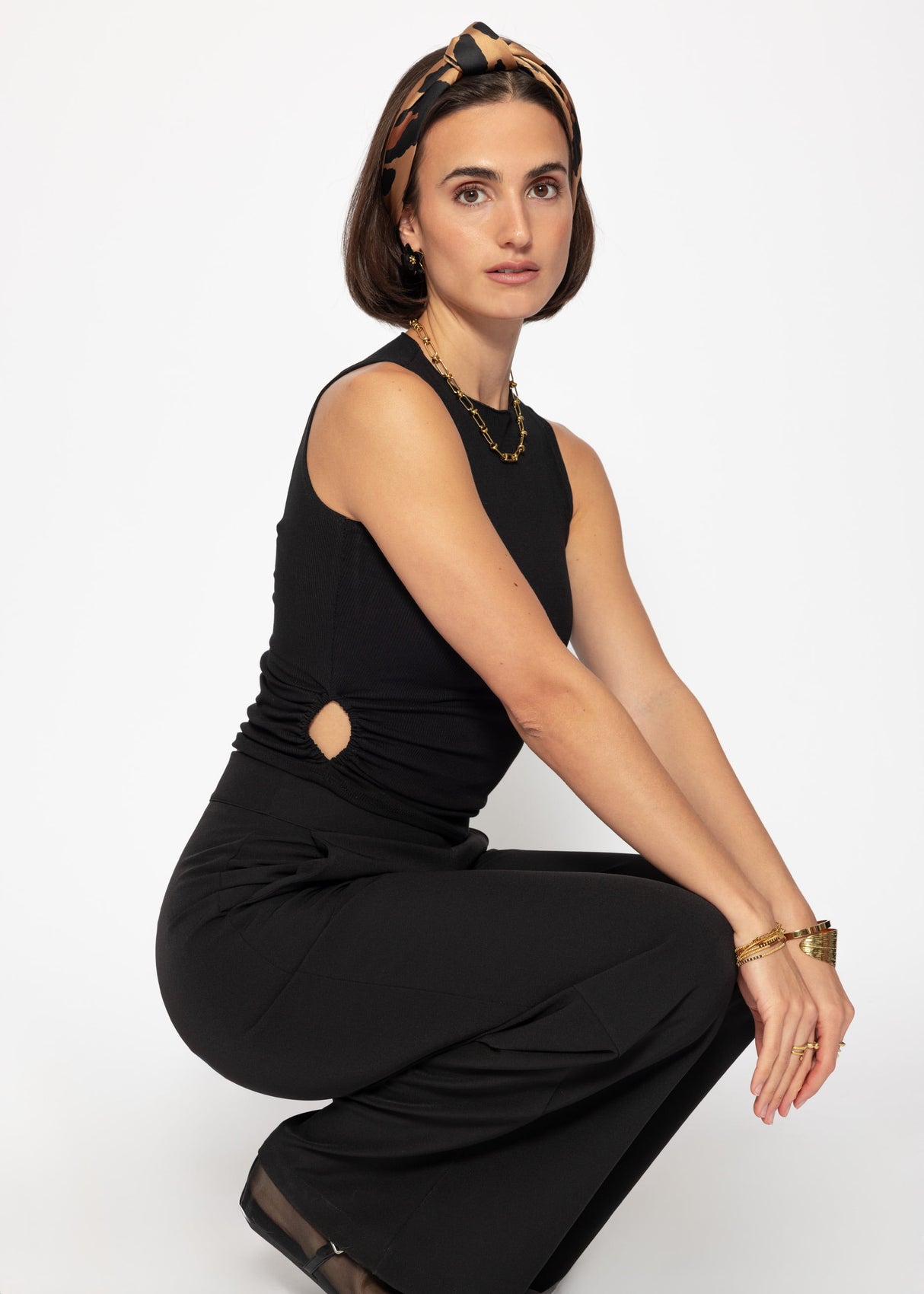 Top with ruffles - black