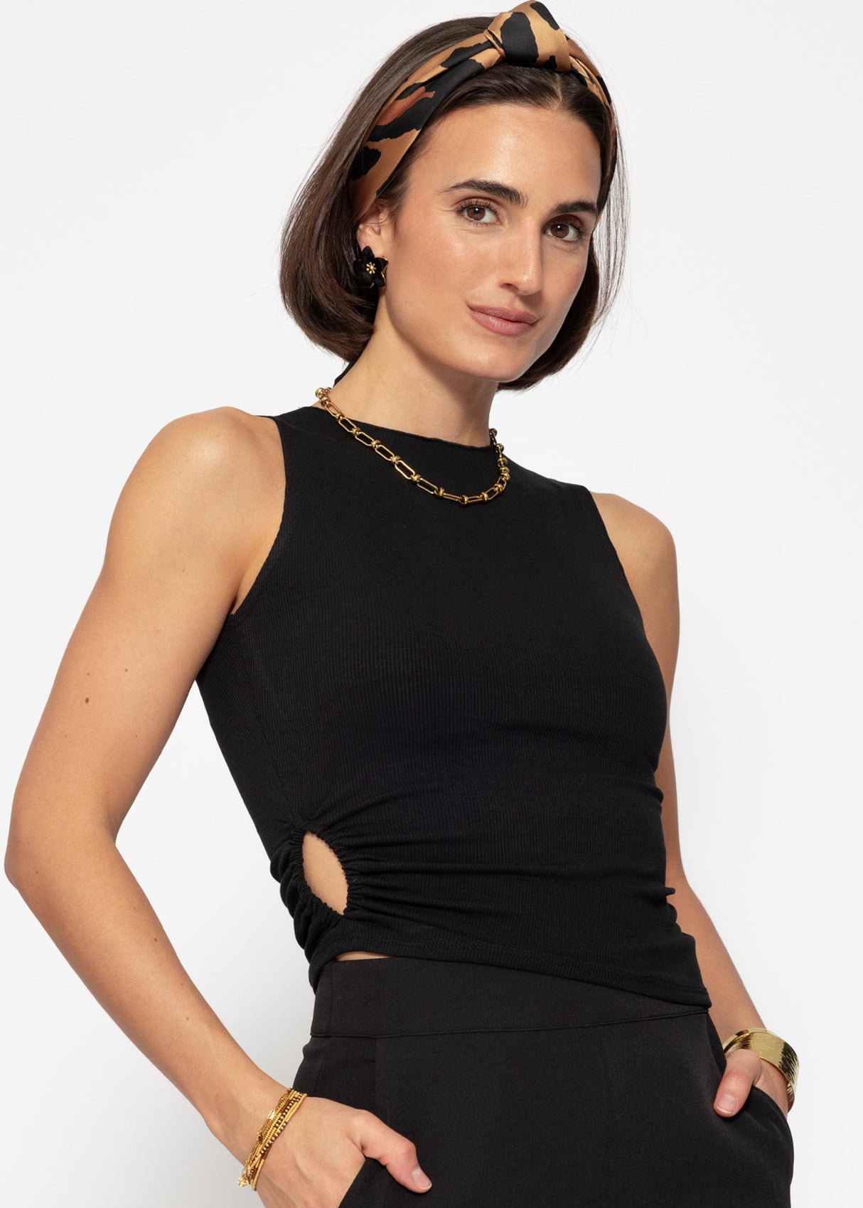 Top with ruffles - black