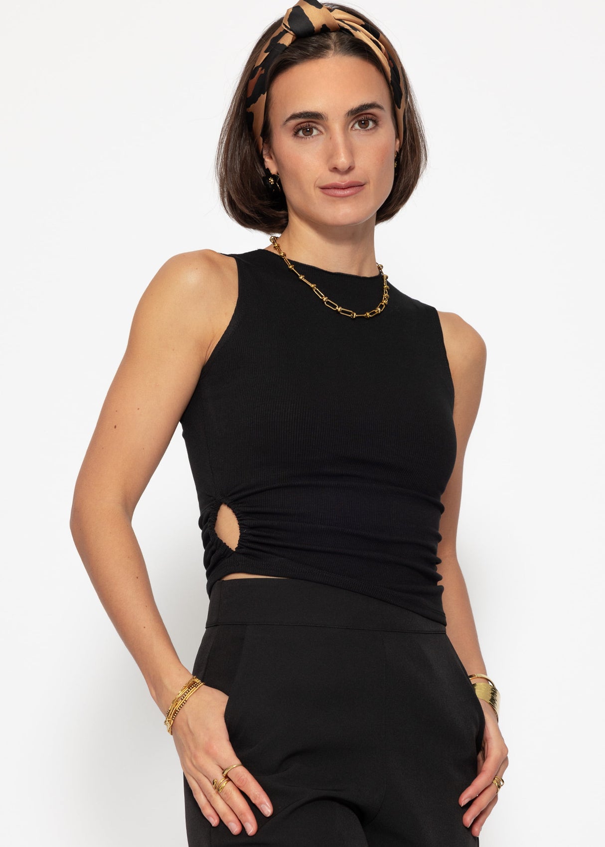 Top with ruffles - black