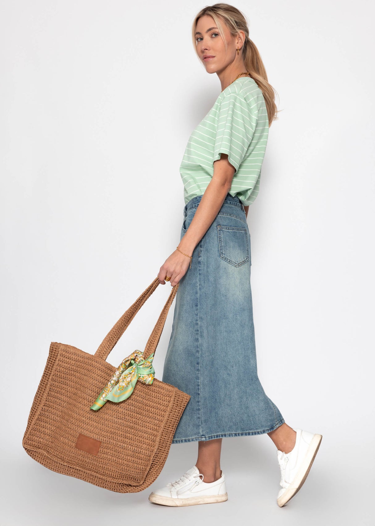 T-shirt with narrow stripes - green