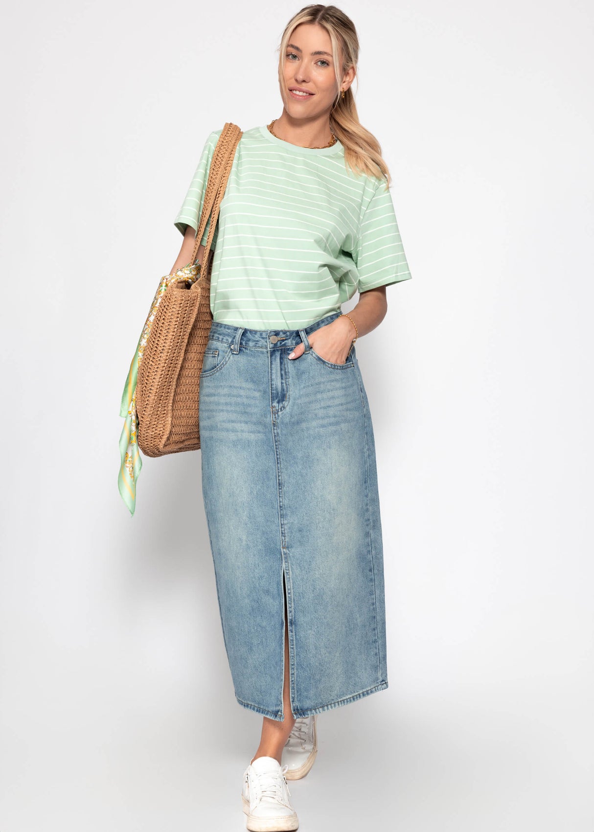 T-shirt with narrow stripes - green