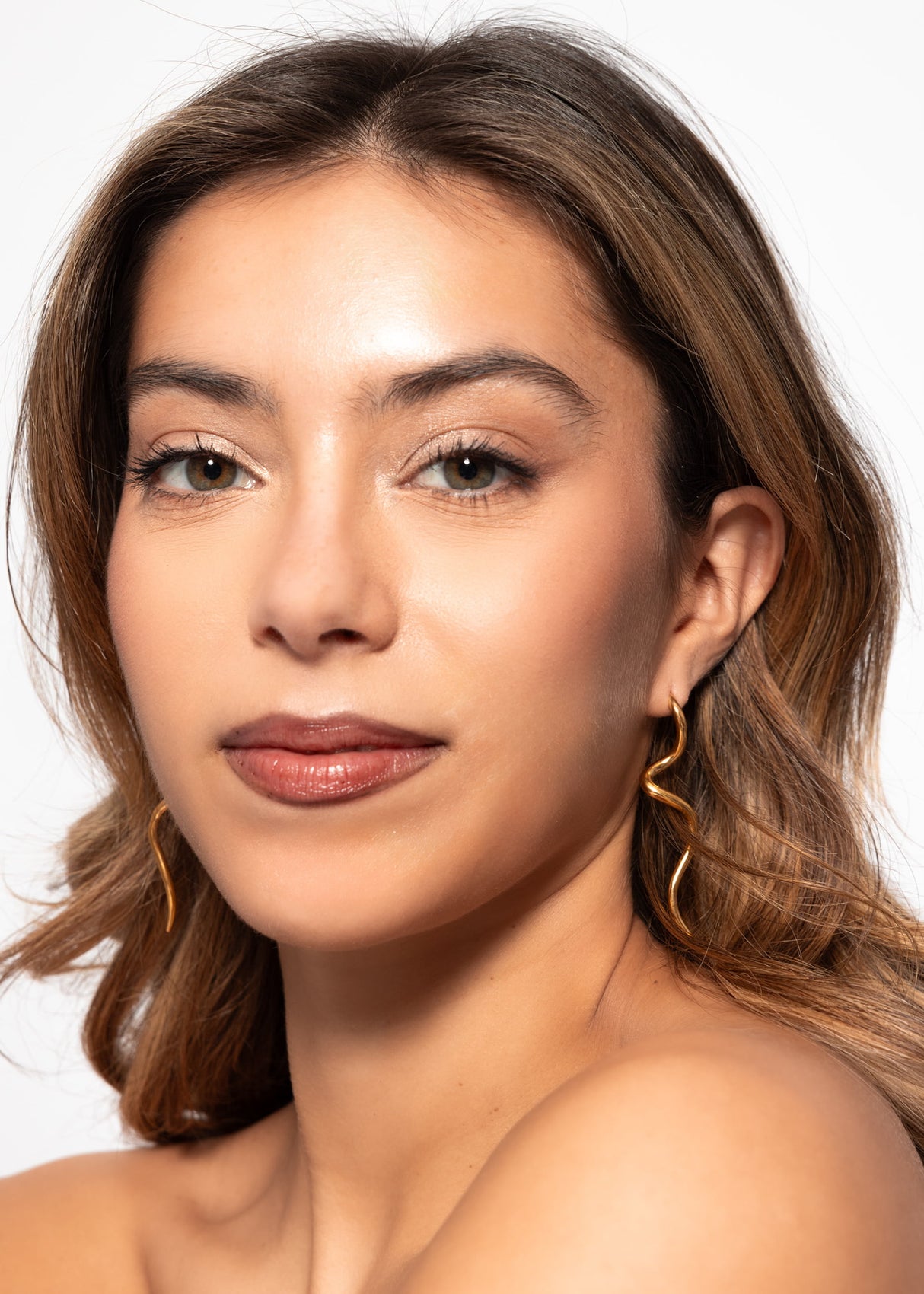 Wave stud earrings - gold