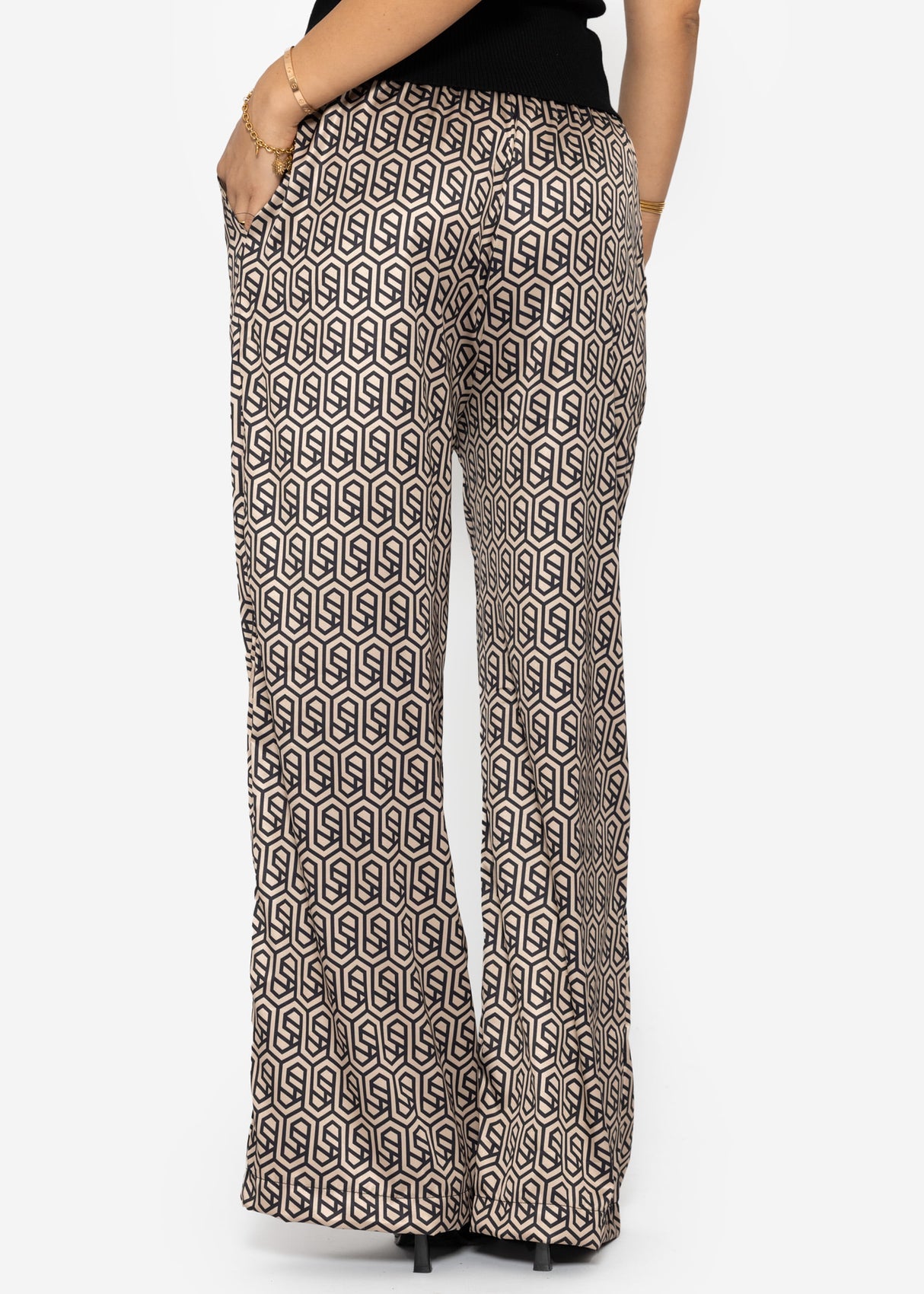 Wide-legged trousers with geometric print and elastic waistband - beige