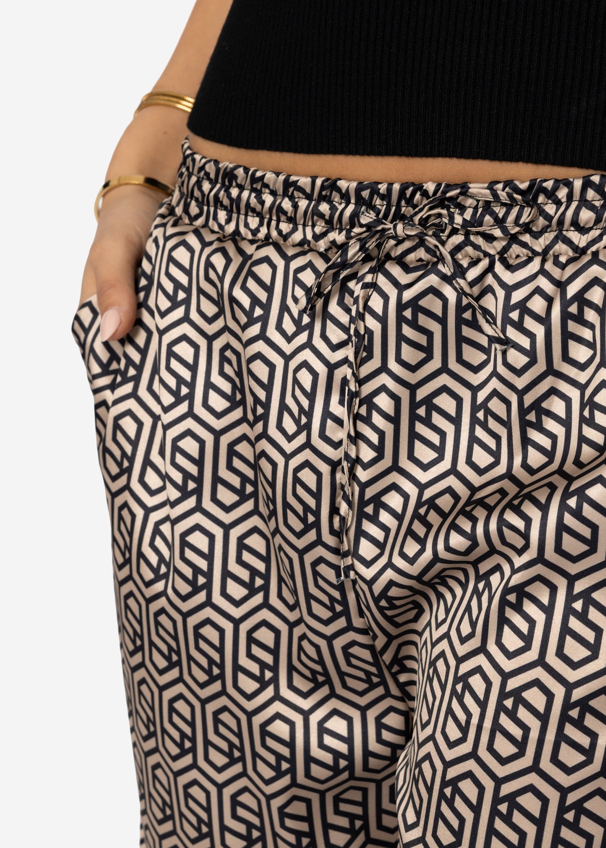 Wide-legged trousers with geometric print and elastic waistband - beige