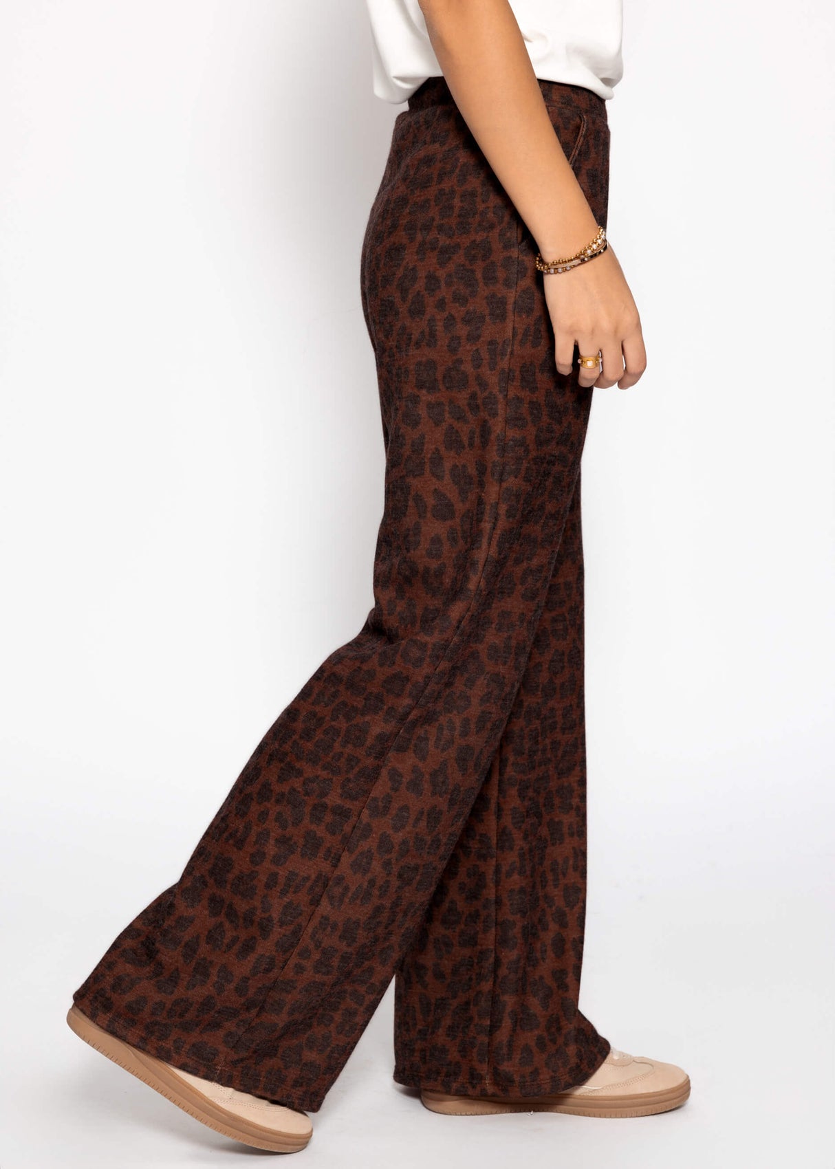 Weite Jerseyhose mit Leo-Print - braun