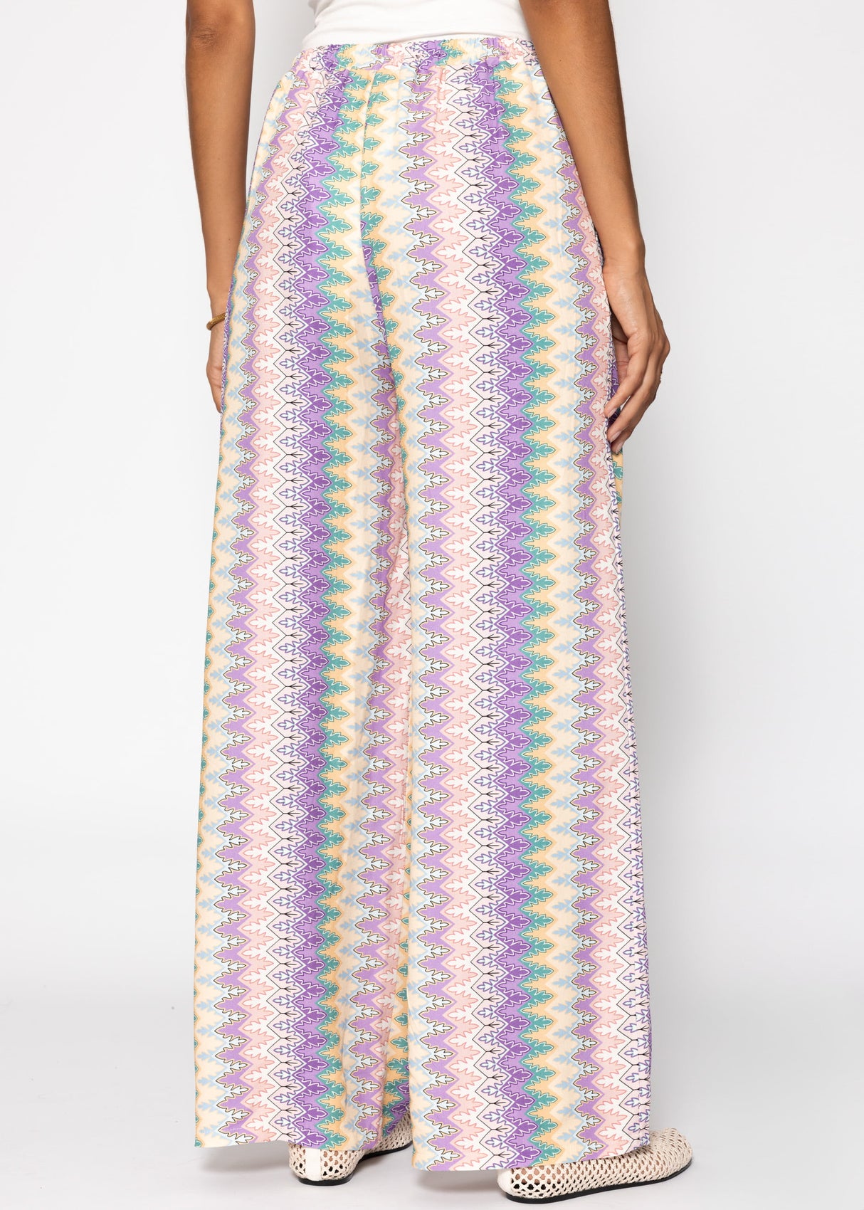 Wide trousers with multicolor pattern-lilac-pink