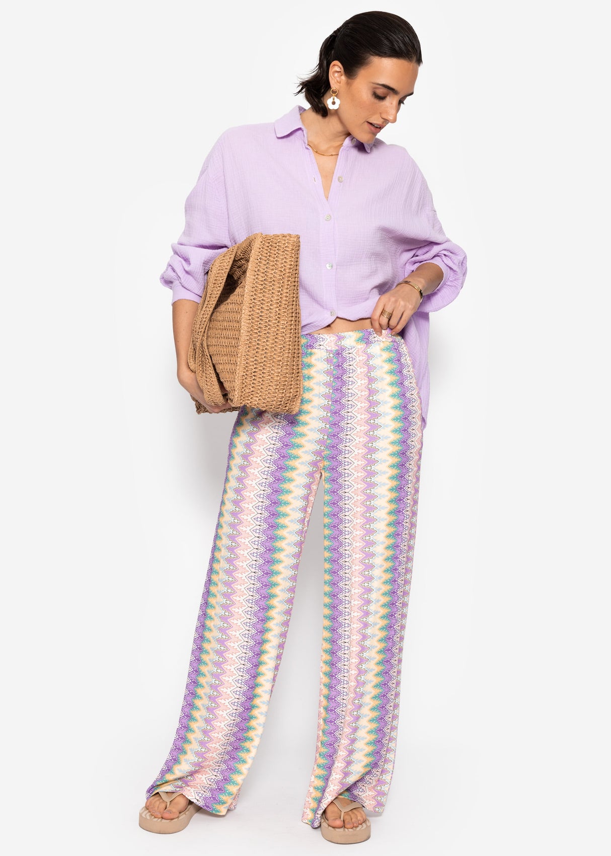 Wide trousers with multicolor pattern-lilac-pink