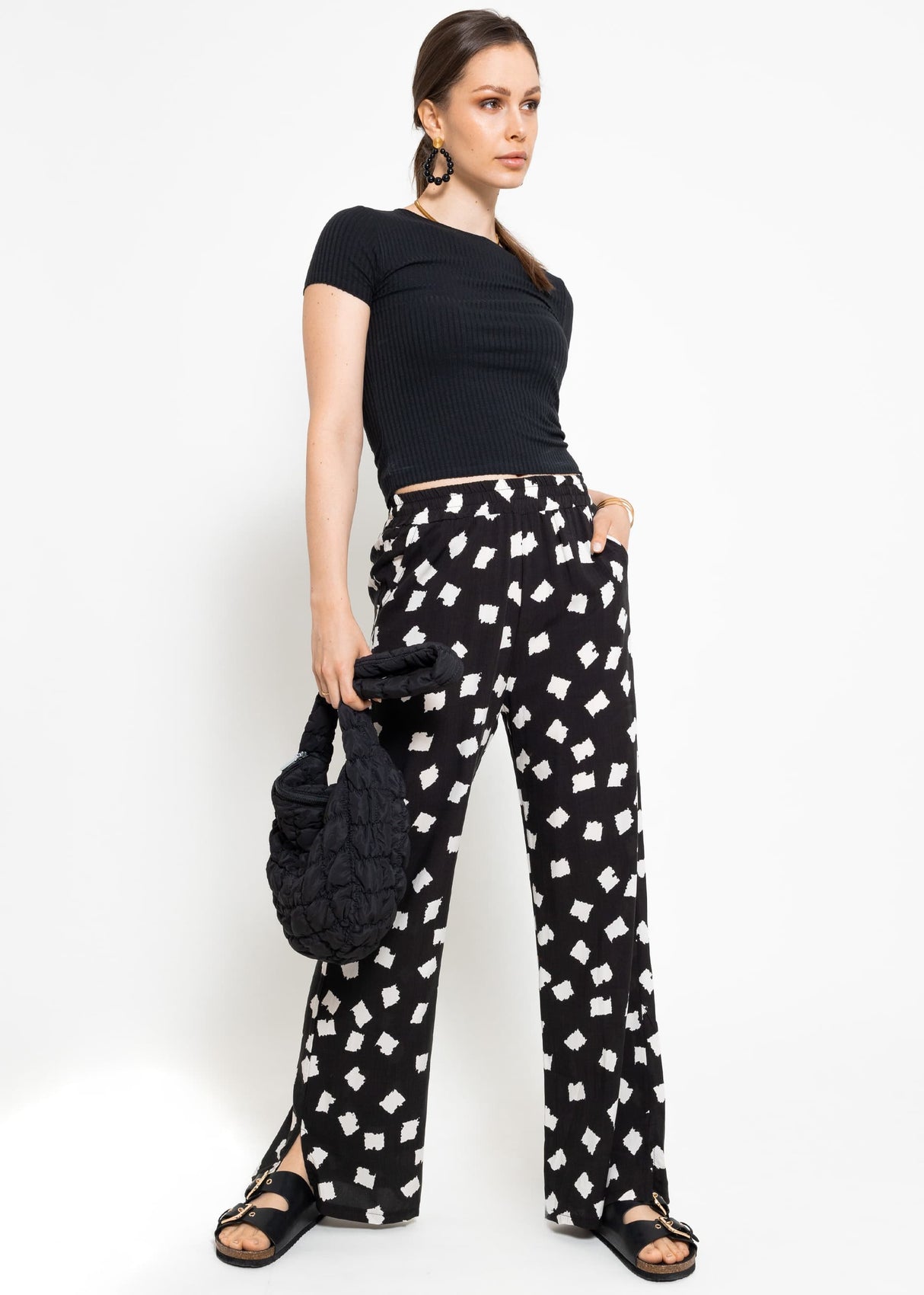 Wide-legged trousers with print, black