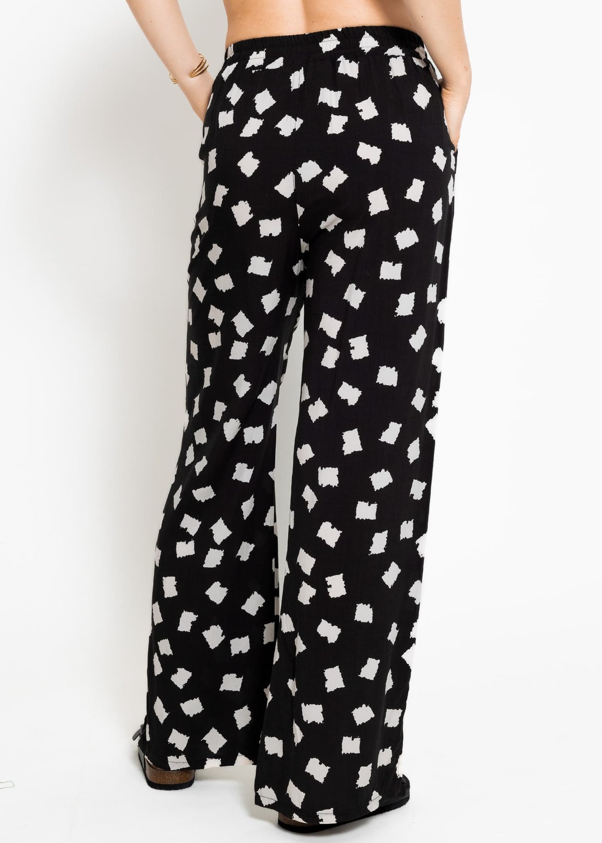 Wide-legged trousers with print, black