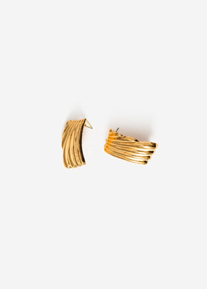 Wavy stud earrings - gold