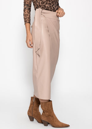 Wickelrock aus Kunstleder - beige