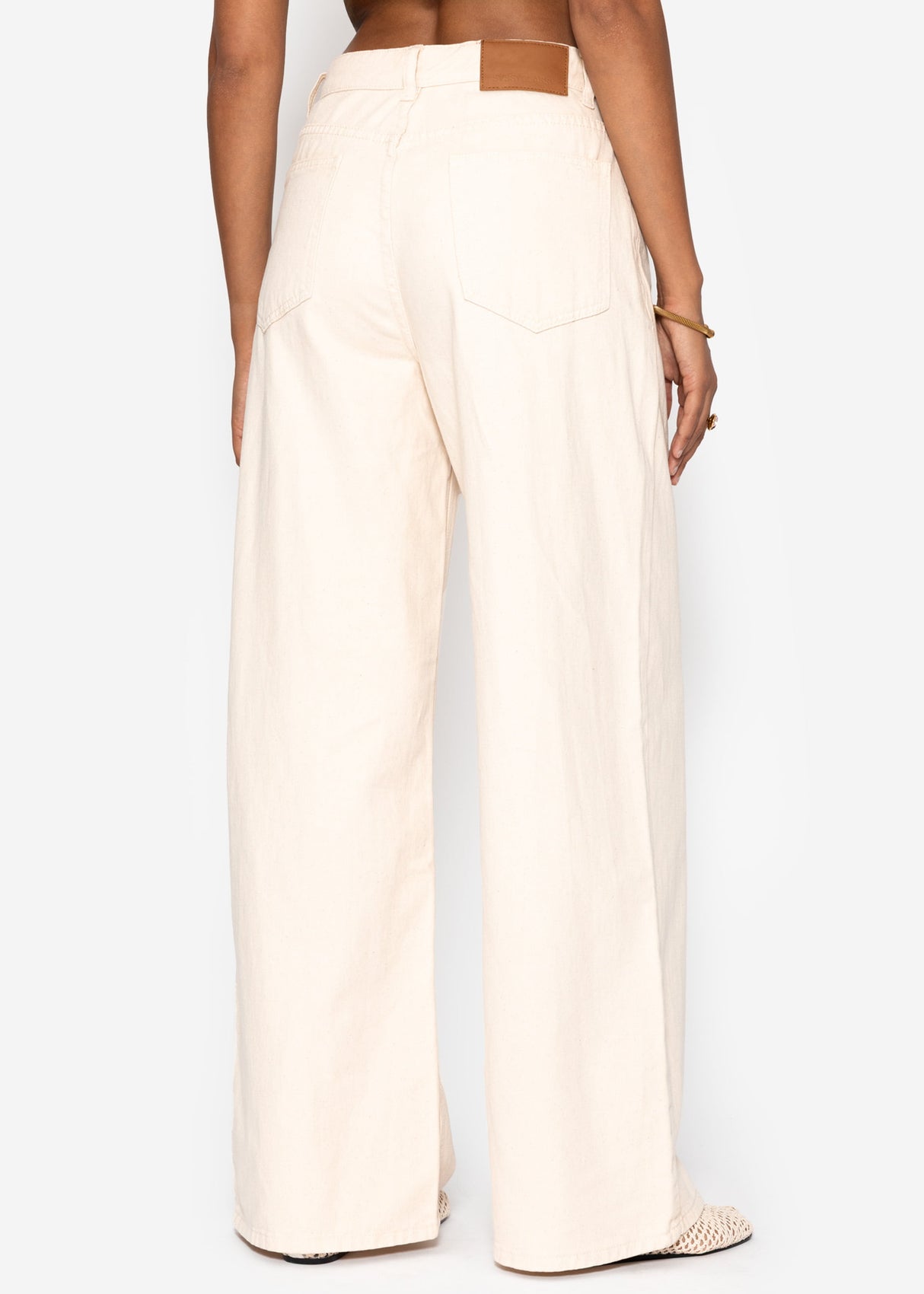 Wide leg jeans with a high waistband - beige
