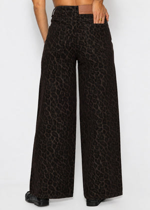 Wide-Leg-Jeans mit Leo-Muster - braun