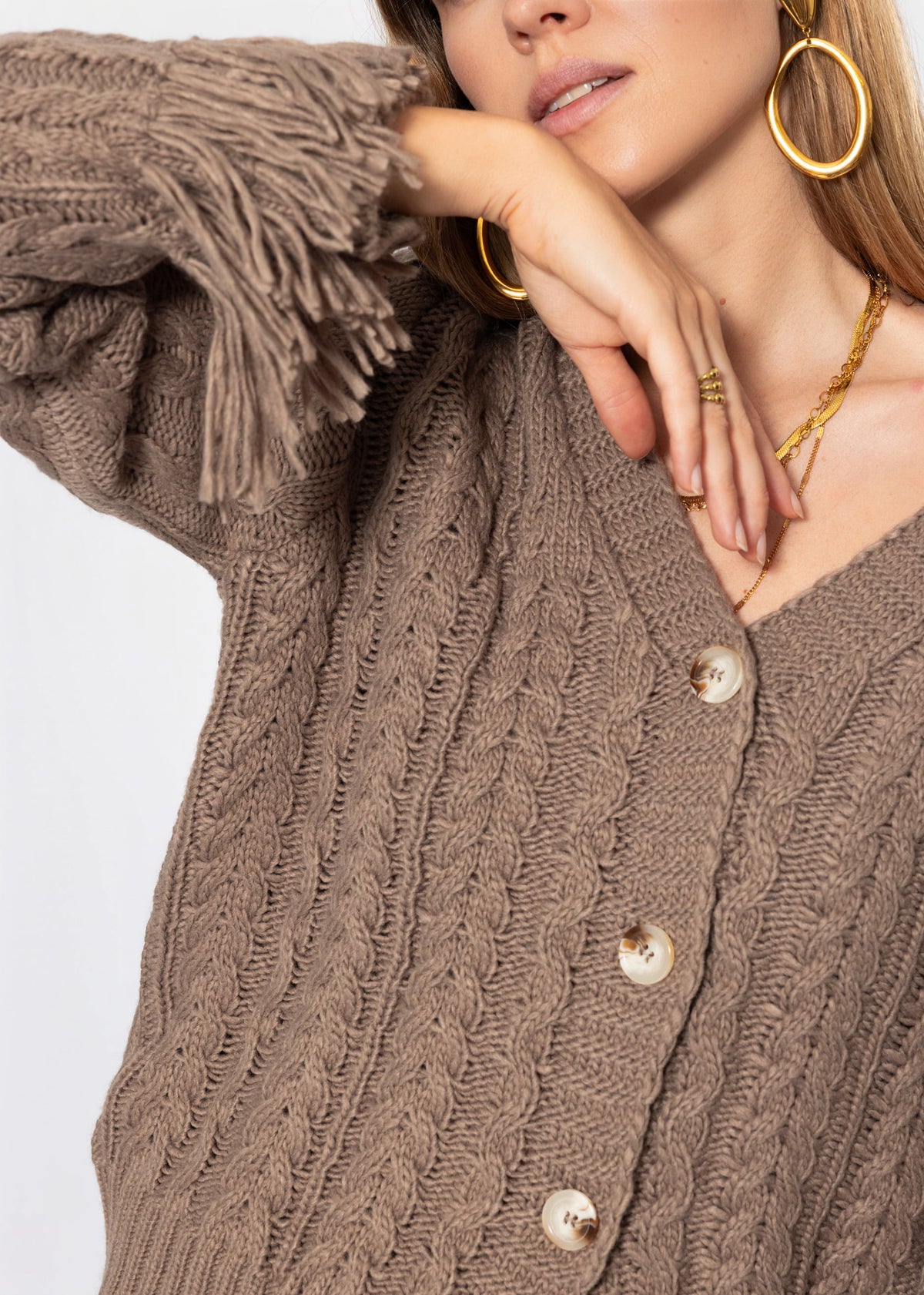 Zopfstrick-Cardigan mit Fransenbündchen - taupe