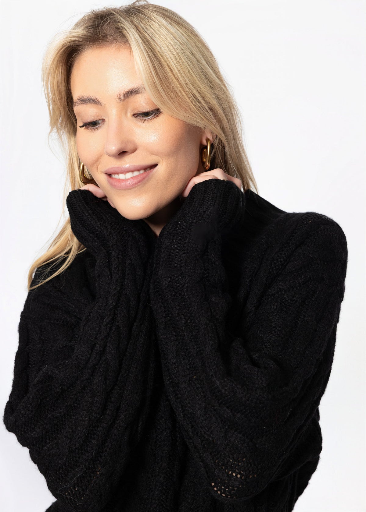 Cold rope sweater with V -neck - black