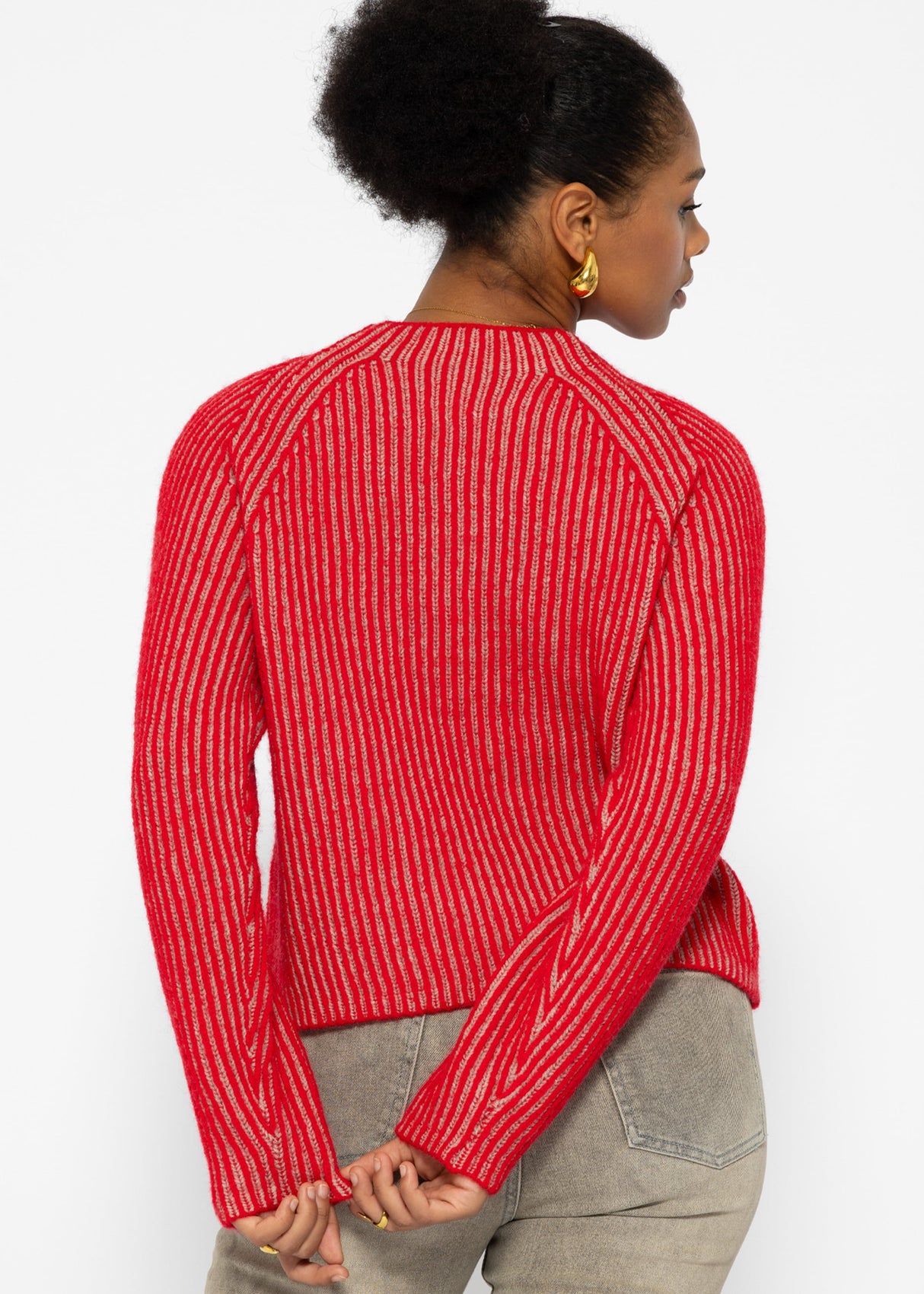 Zweifarbiger gerippter Pullover - rot-beige