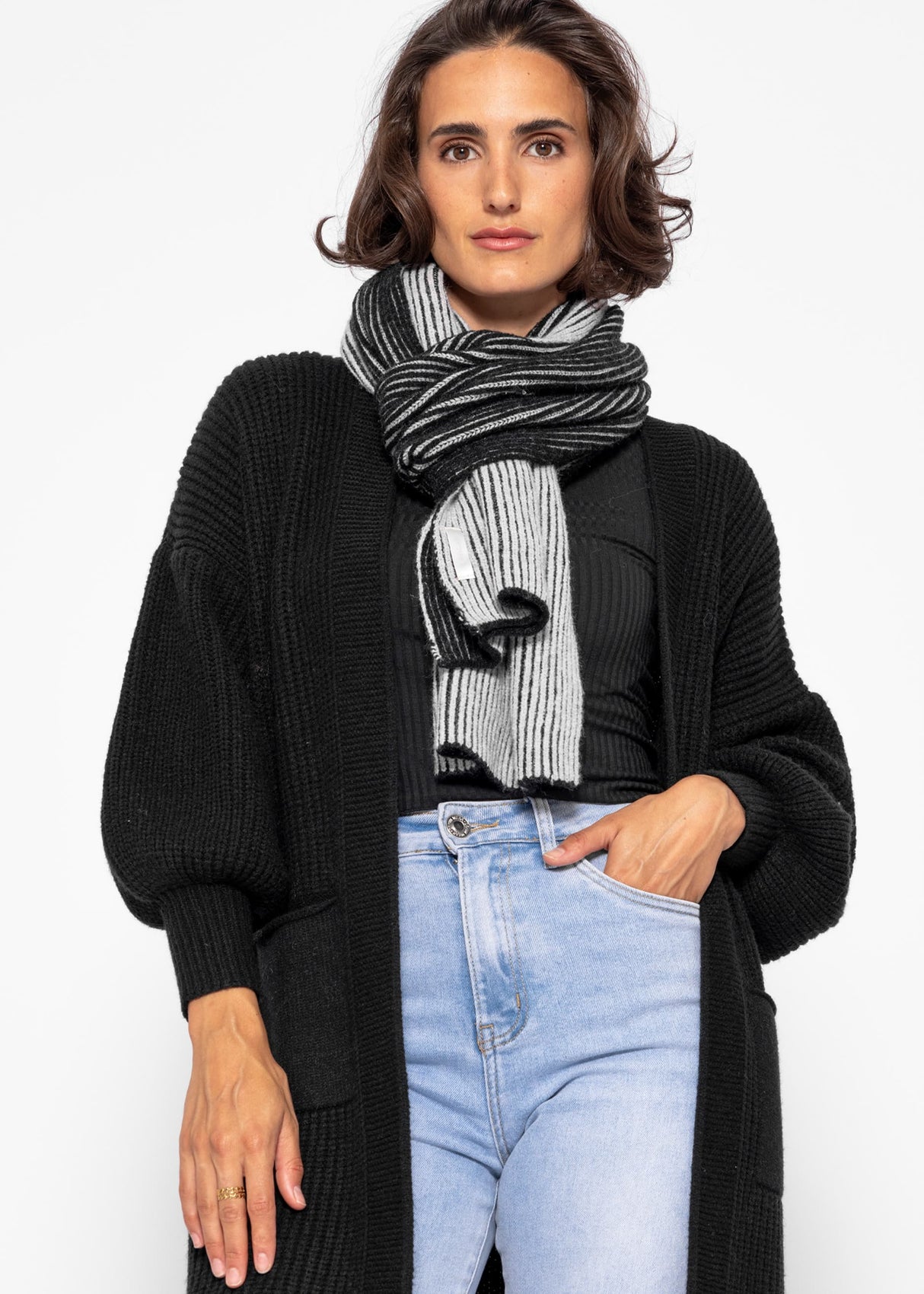 Two-tone ribbed scarf - black and light grey