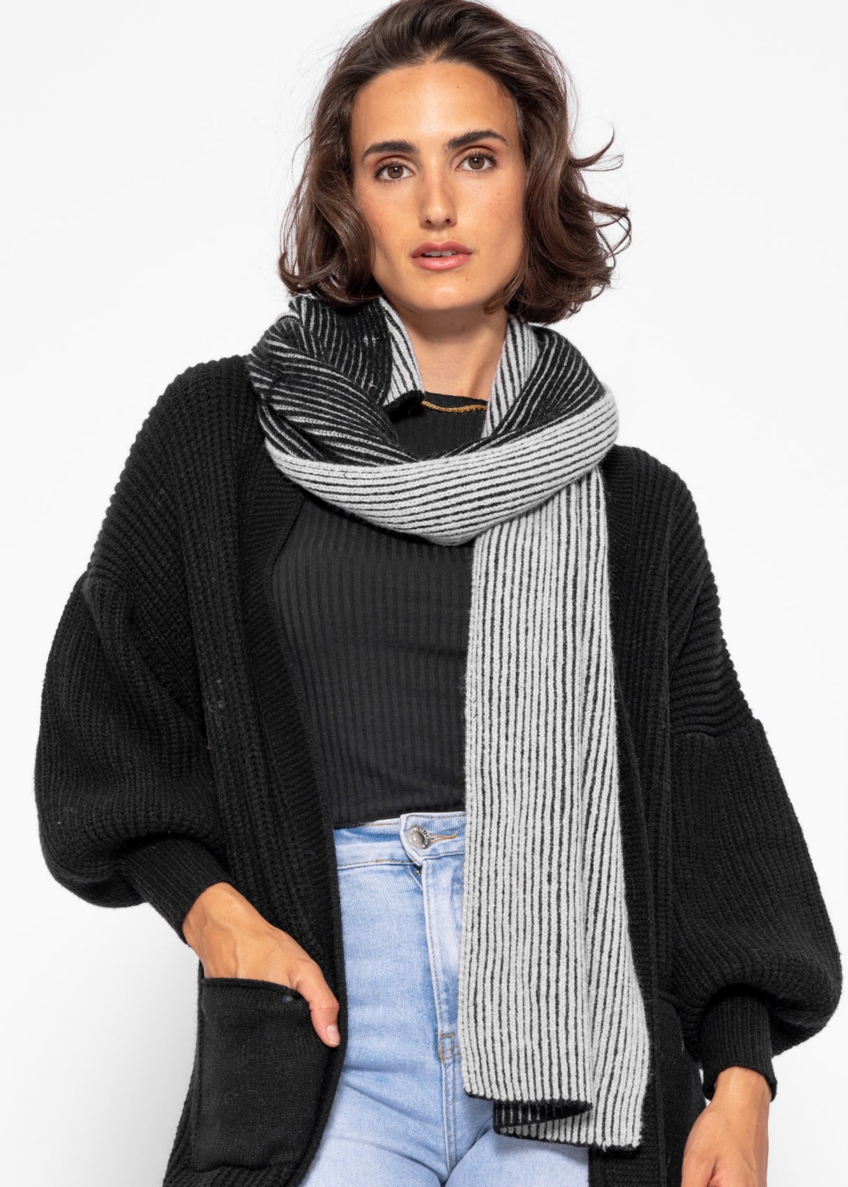 Two-tone ribbed scarf - black and light grey
