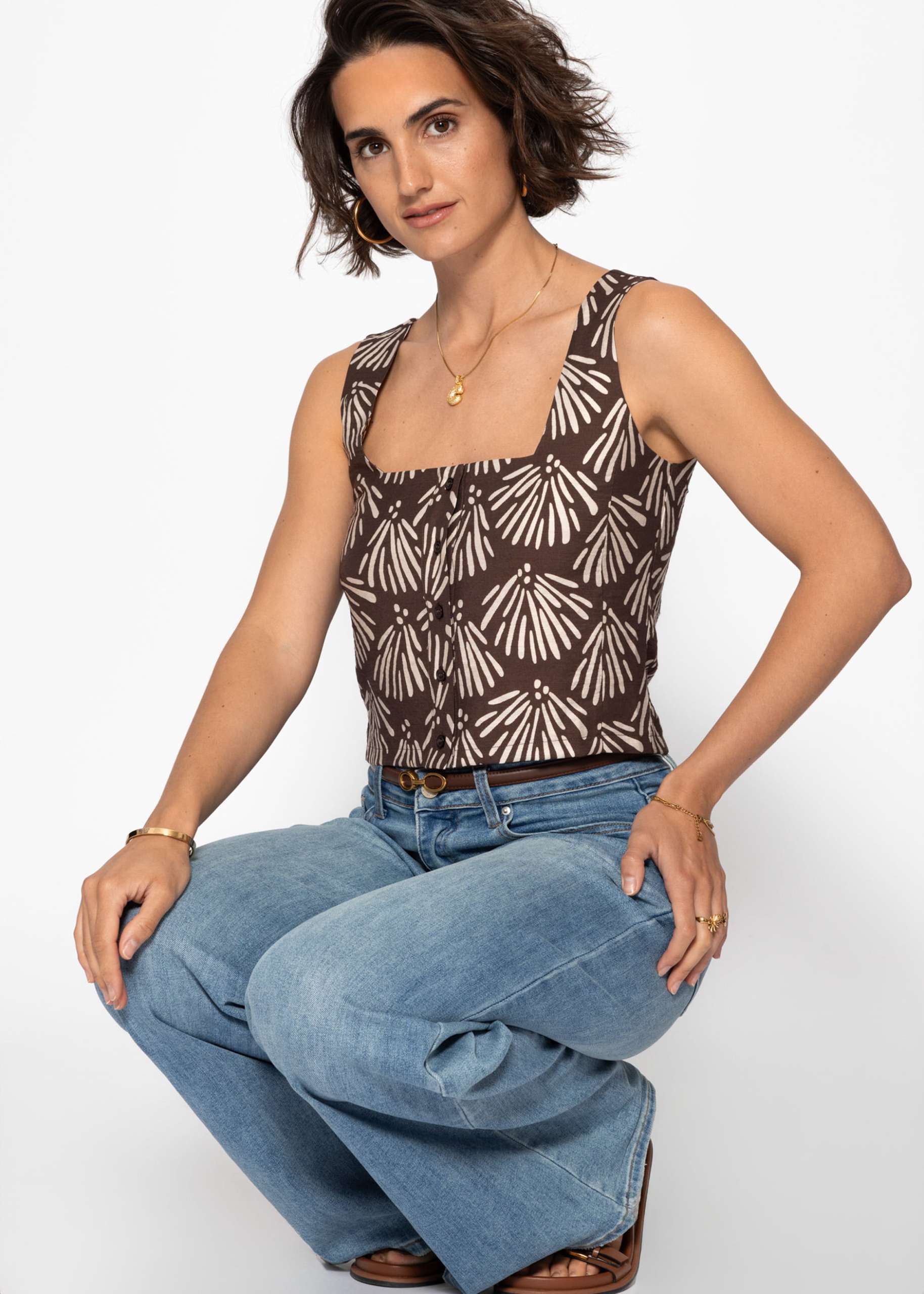 Top with button placket and shell print - brown