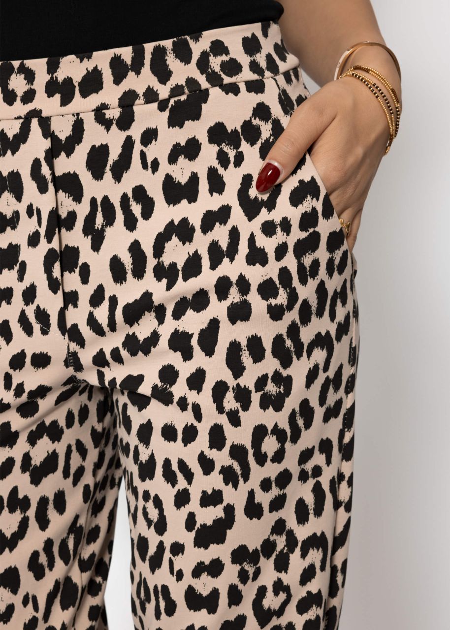 Jersey chinos in leo print - light beige