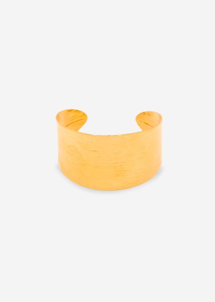 Wide bangle with structure - gold