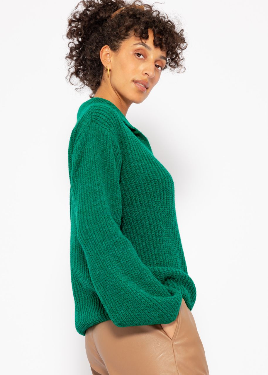 Oversized jumper with V-neck and collar - green