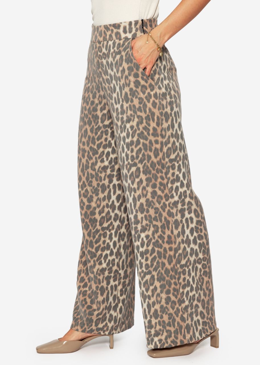 Pants with leo print - brown