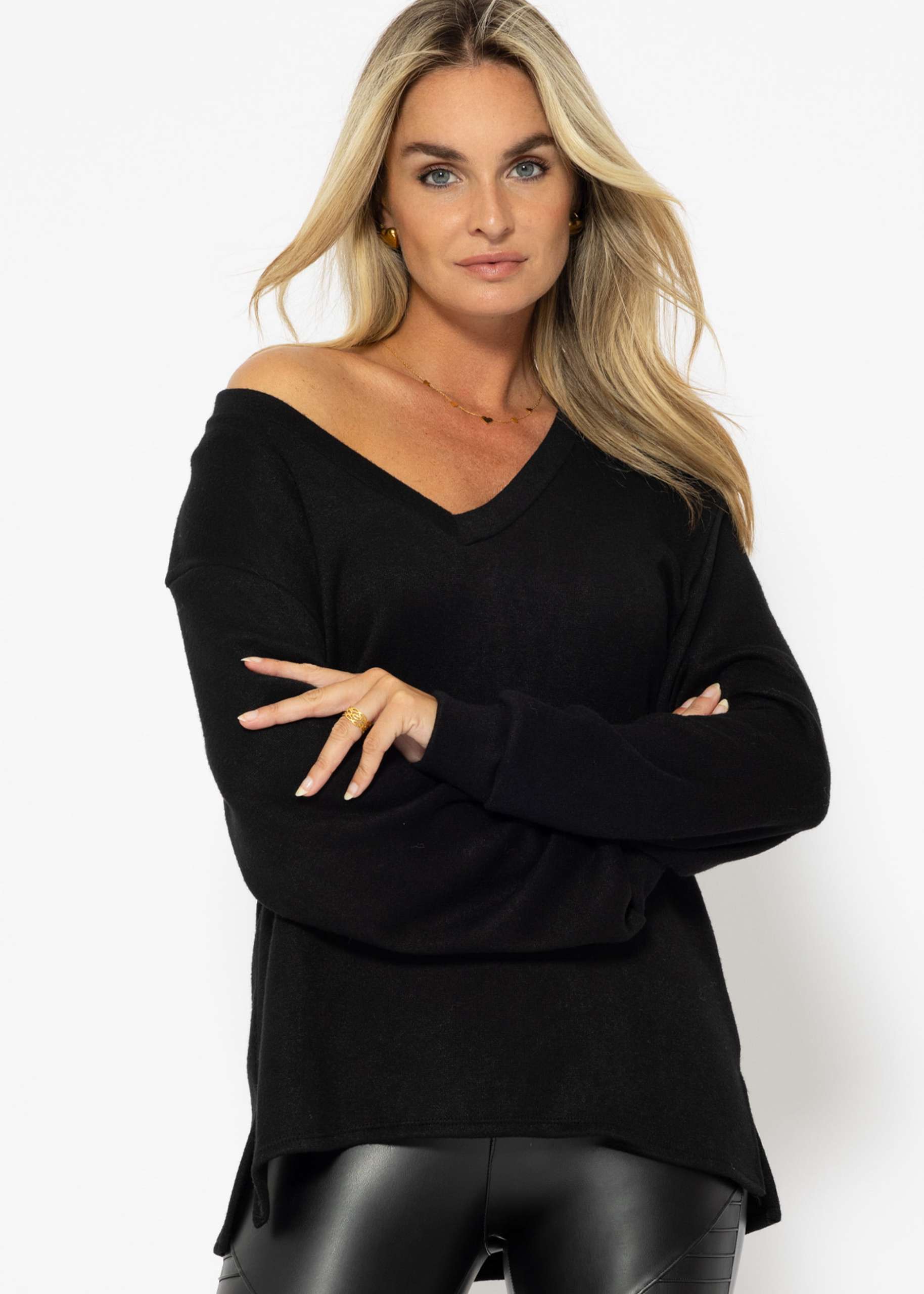 Oversize soft jumper with deep V-neck - black