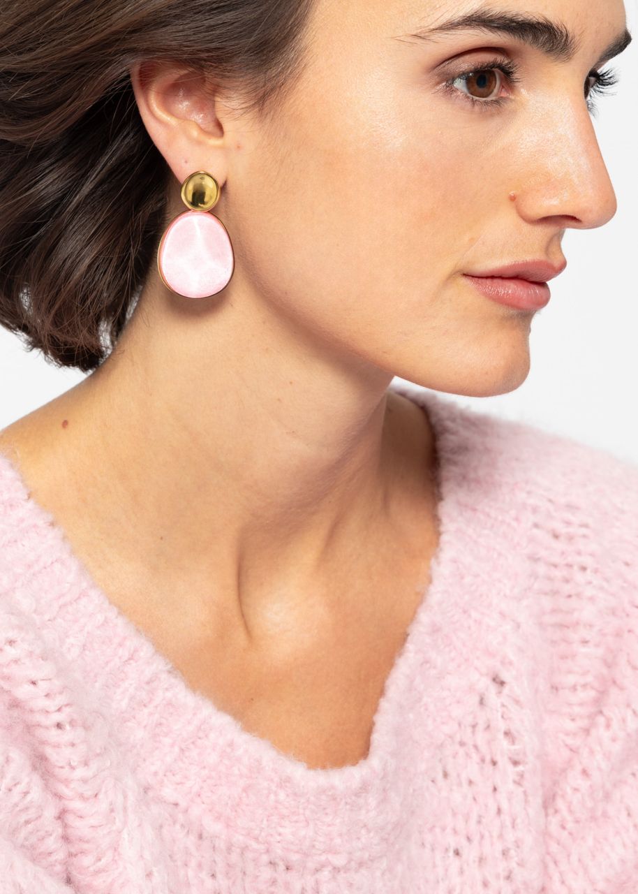 Stud earrings with oval pink pendant - gold