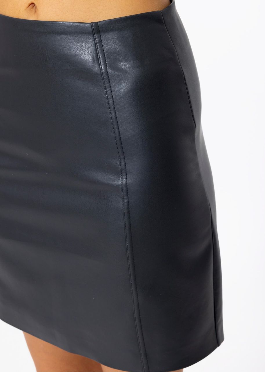 Faux leather skirt - black