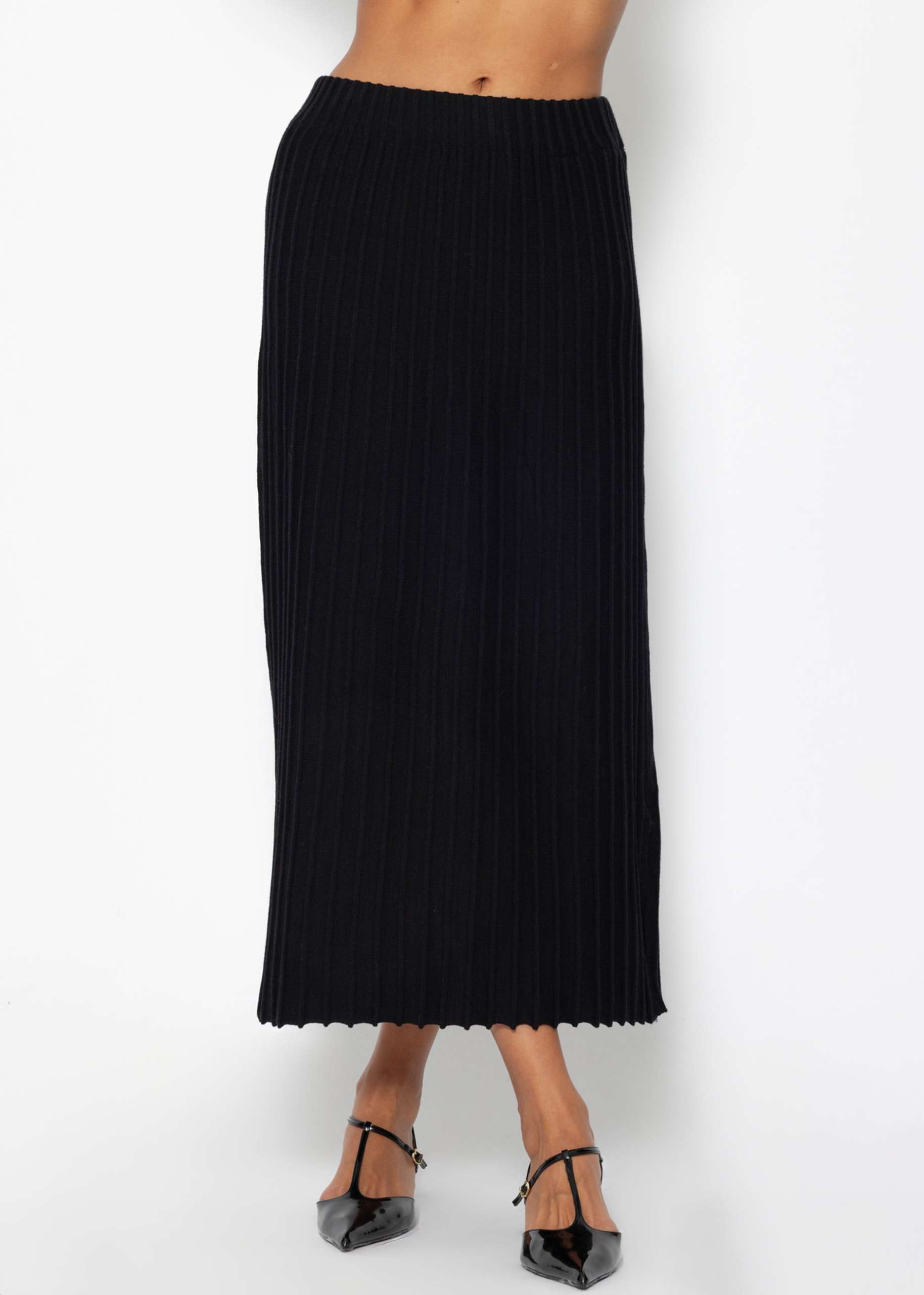 Pleated maxi knit skirt - black