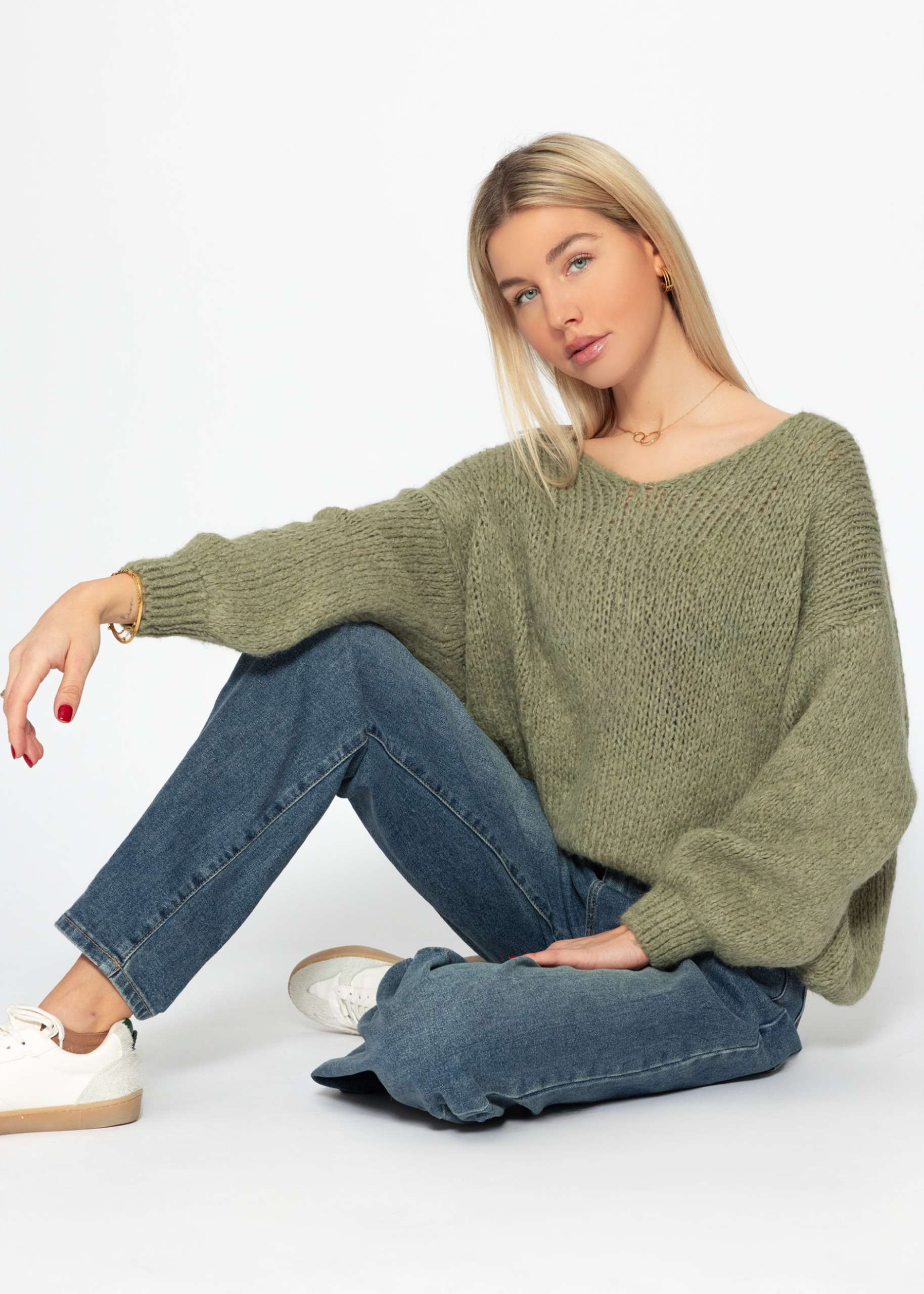 Oversized jumper with V-neck - khaki