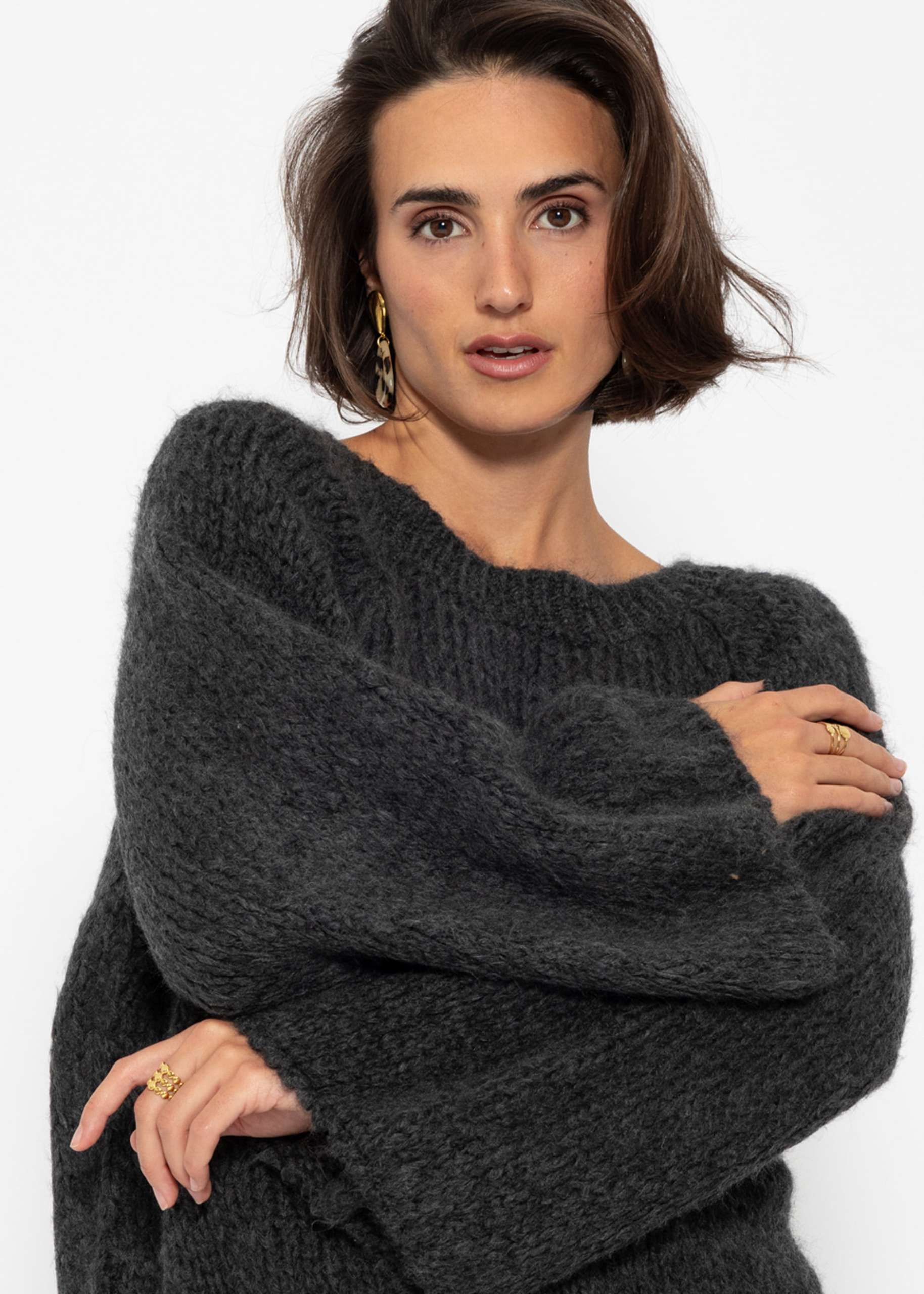 Sweater with a wide round neckline - gray