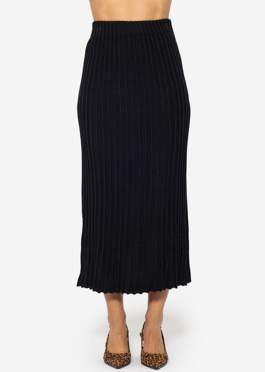 Pleated maxi knit skirt - black