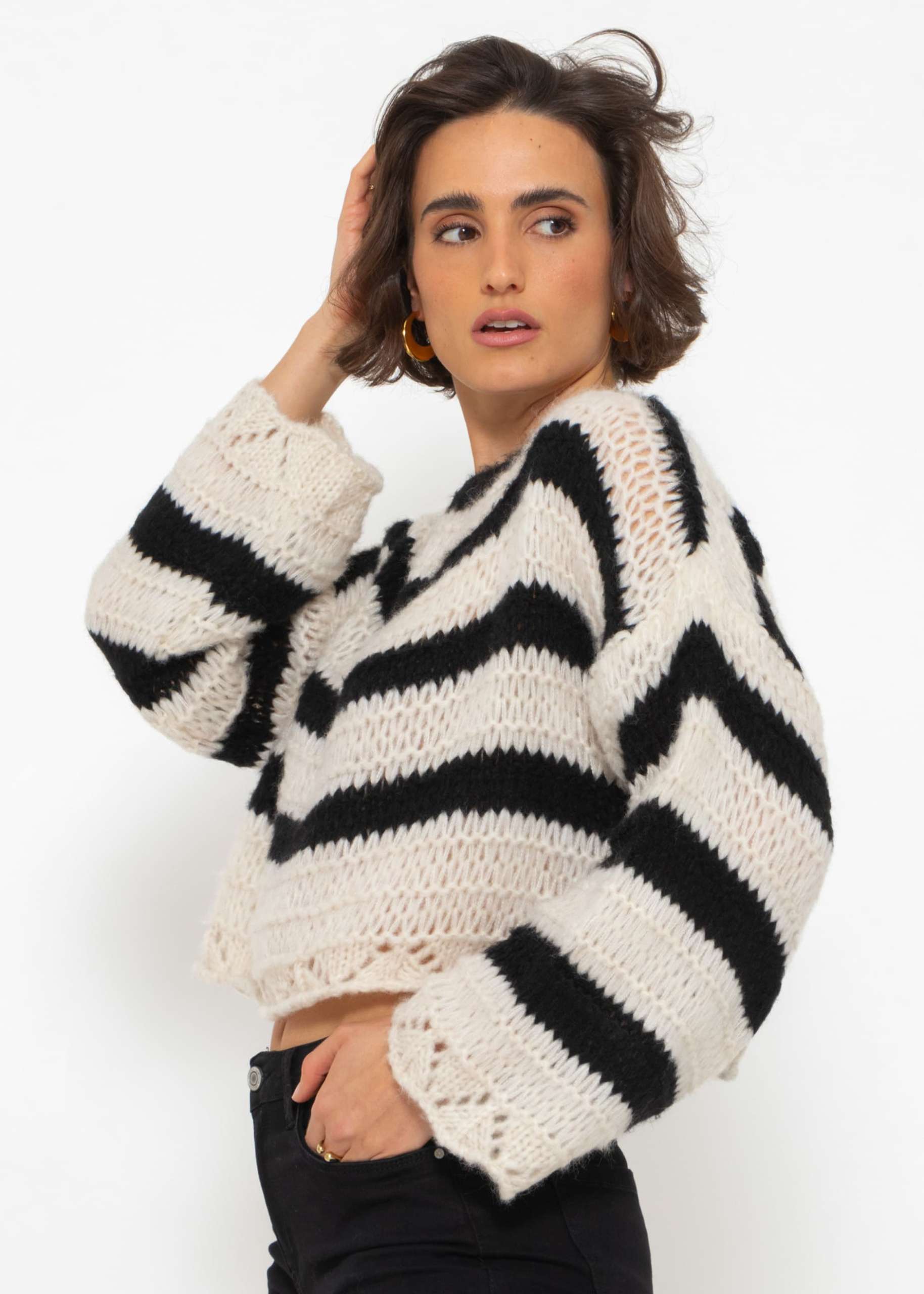 Short sweater with stripes - black-beige