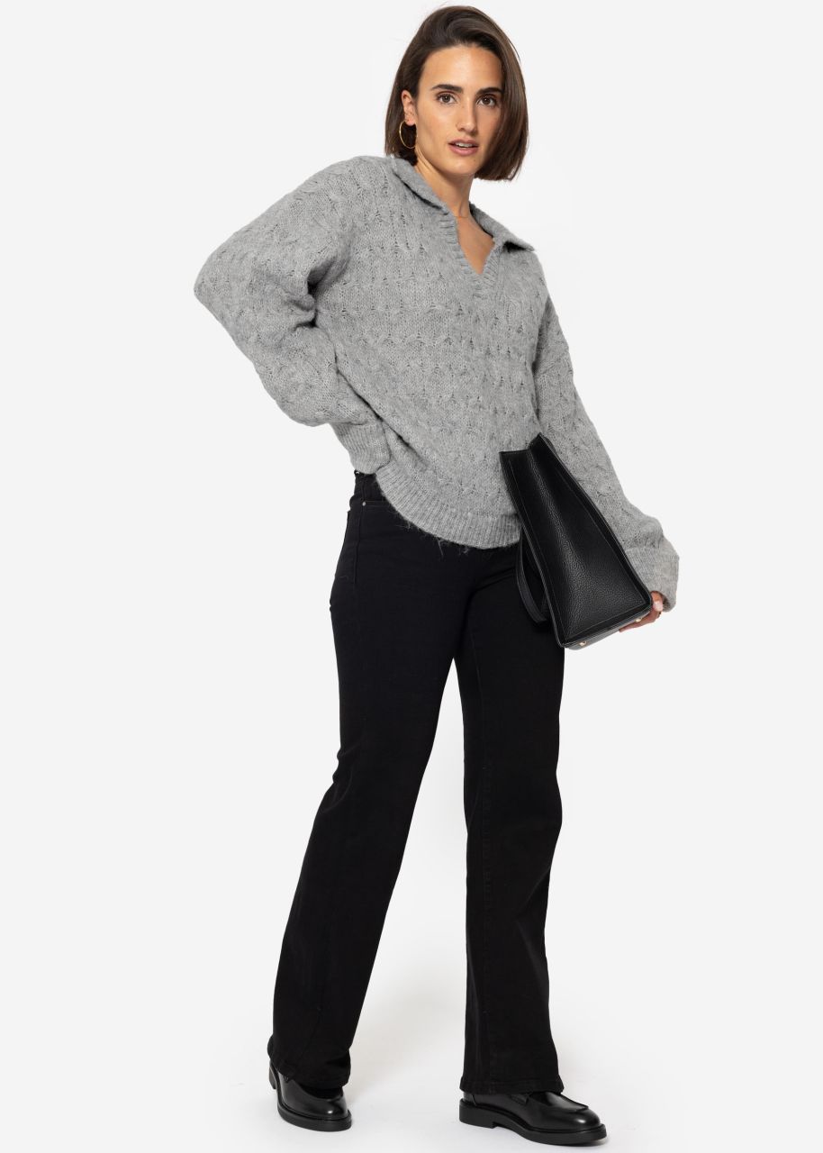 Fluffy cable-knit jumper with collar and V-neck - grey