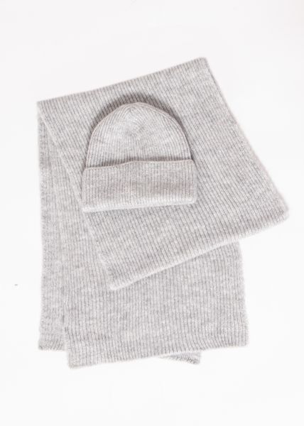 Scarf and beanie, light grey
