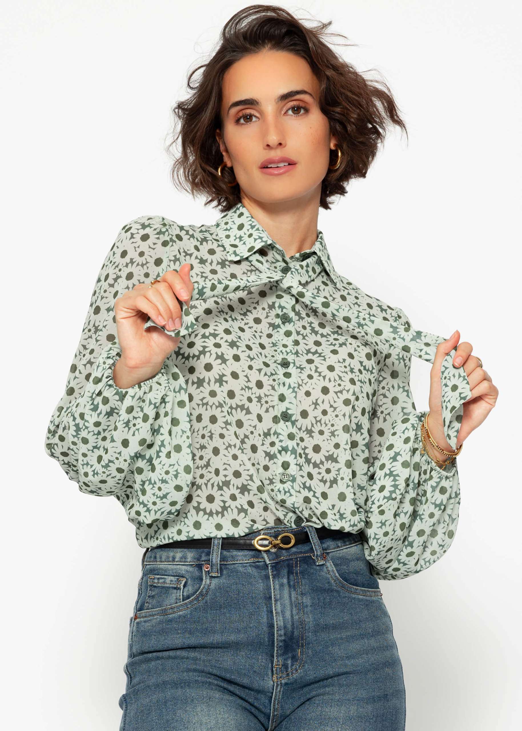 Elegant flared blouse with balloon sleeves and floral print - green