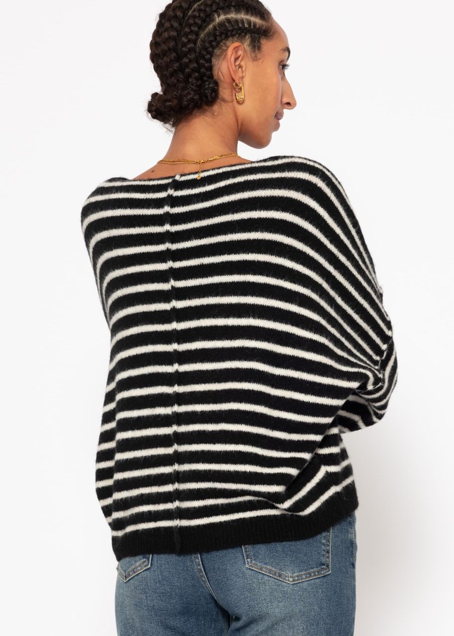 Striped oversized jumper with back seam - black-offwhite