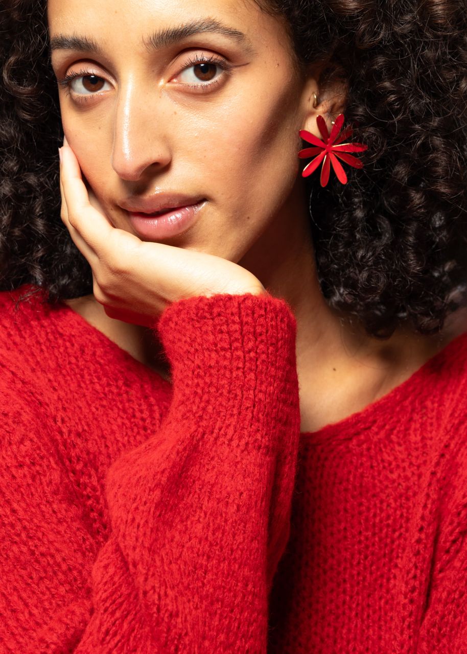 Stud earrings with red flower - gold